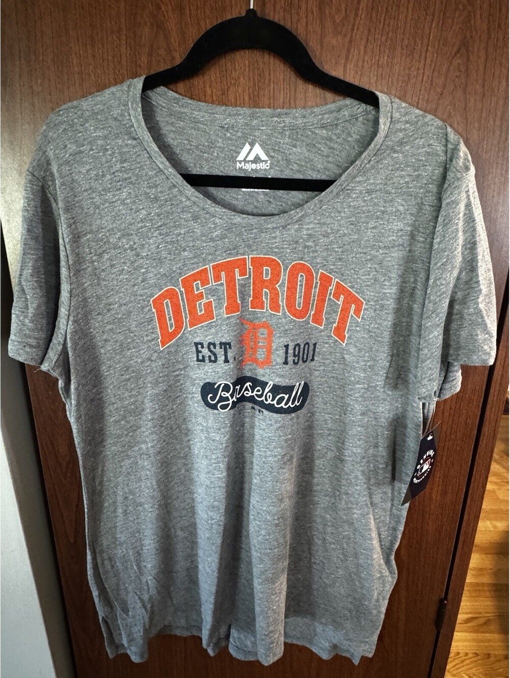 Majestic Detroit Tigers Womens Large Gray MLB Baseball T Shirt NWT Licensed